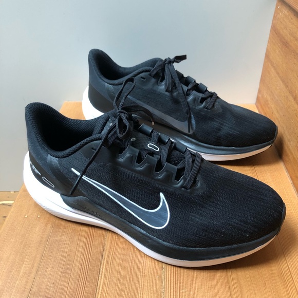 Nike Women's Air Zoom Winflo 9 Running Shoes (Black) - Picture 4 of 11